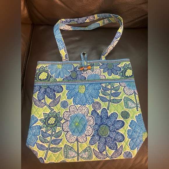 Vera Bradley Handbags - Vera Bradley tote bag Nwot